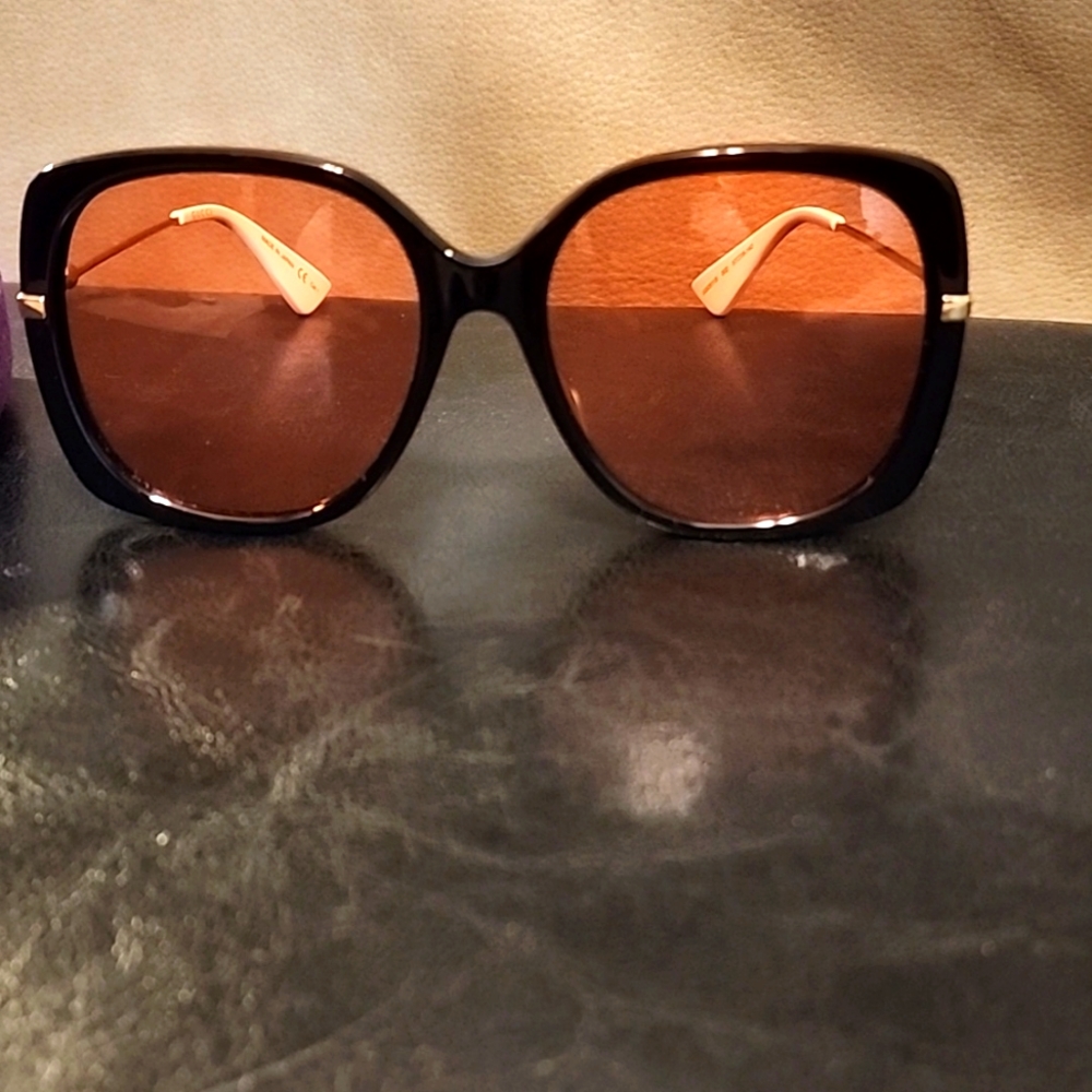Gucci Sunglasses/ GG0511S